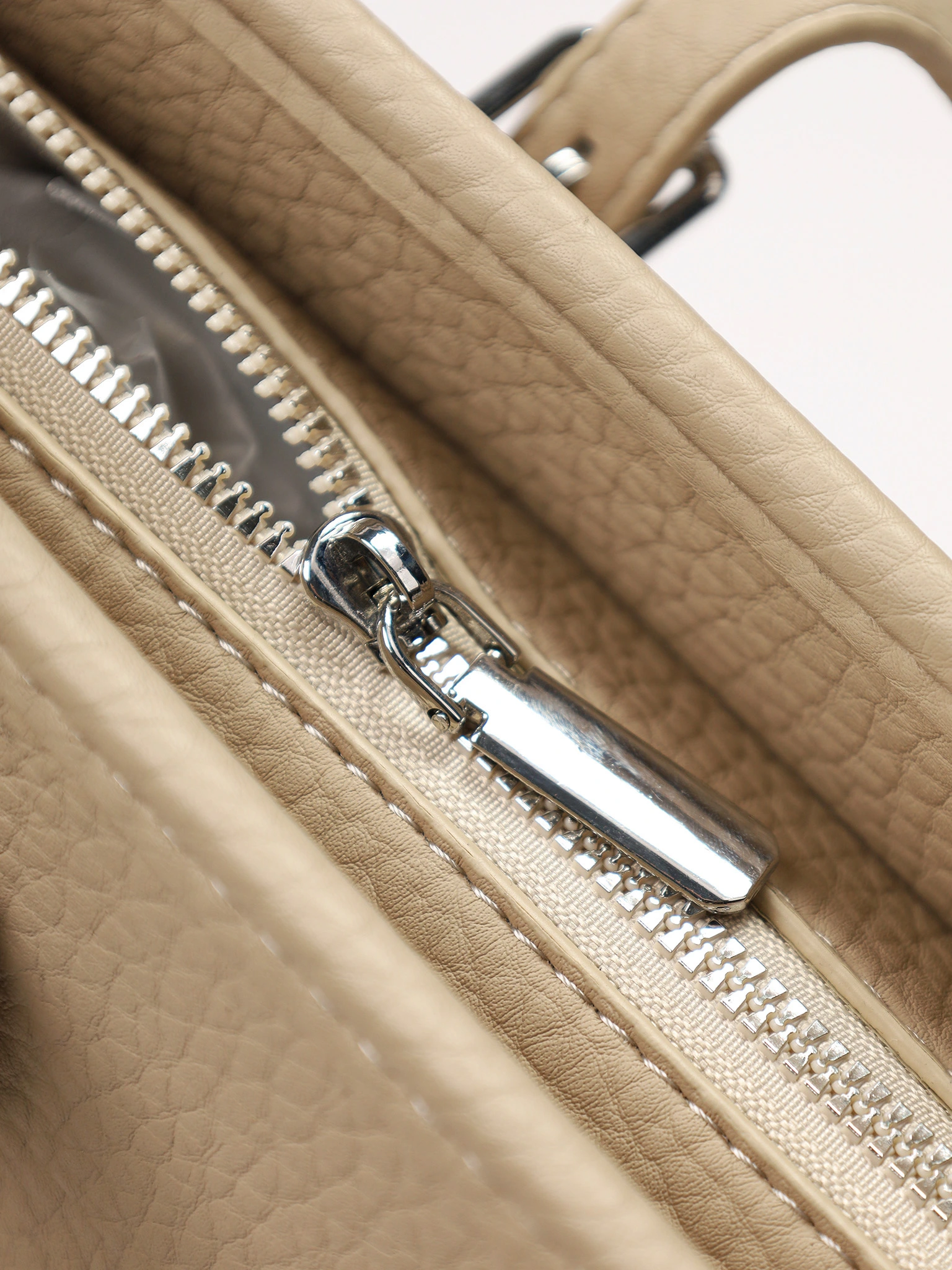 Сумка-тоут  с регулируемыми ручками и тиснением в ассортименте